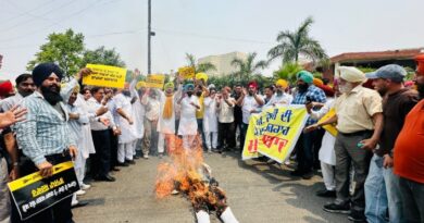 ਪਟਿਆਲਾ ‘ਚ ਵਿਧਾਇਕਾਂ ਤੇ ਵੱਡੀ ਗਿਣਤੀ ਆਪ ਆਗੂਆ ਨੇ ਭਾਜਪਾ ਆਗੂਆਂ ਕੈਪਟਨ ਤੇ ਪ੍ਰਨੀਤ ਕੌਰ ਦੇ ਘਰ ਮੂਹਰੇ ਸਾੜਿਆ ਕੇਂਦਰ ਸਰਕਾਰ ਦਾ ਪੁਤਲਾ