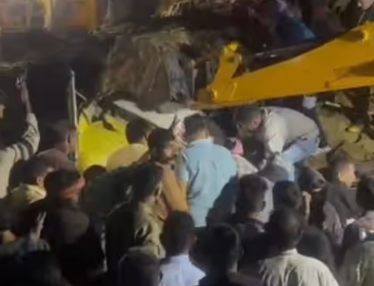 ਬਿਲਾਸਪੁਰ’ਚ ਵਾਪਰਿਆ ਦਰਦਨਾਕ ਹਾਦਸਾ:ਬਸ’ਤੇ ਡਿੱਗਿਆ ਮਲਬਾ,…15 ਲੋਕਾਂ ਦੀ ਮੌਤ,2 ਬੱਚੇ ਬਚਾਏ ਗਏ,PM ਮੋਦੀ ਨੇ ਹਾਦਸੇ ਦੇ ਦੁੱਖ ਦਾ ਕੀਤਾ ਪ੍ਰਗਟਾਵਾ 