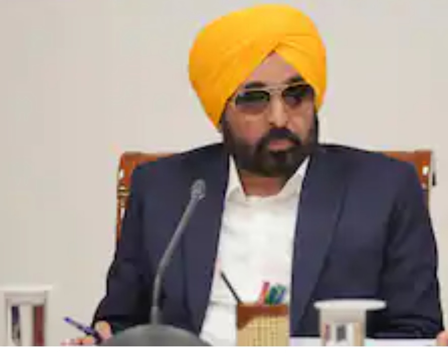 ਸਰਕਾਰ ਦਾ ਇੱਕ ਹੋਰ ਵੱਡਾ ਐਕਸ਼ਨ ! ਜਲੰਧਰ ‘ਚ ਕਿਲੋਮੀਟਰ-ਅਧਾਰਤ ਬੱਸ ਹੜਤਾਲ ਦੇ ਸਾਰੇ ਕੱਚੇ ਕਰਮਚਾਰੀਆਂ ਨੂੰ ਕੀਤਾ ਮੁਅੱਤਲ 