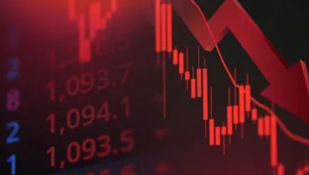 ਸਟਾਕ ਮਾਰਕੀਟ ‘ਚ ਹਾਹਾਕਾਰ: ਸੈਂਸੈਕਸ 1065 ਅੰਕ ਡਿੱਗਿਆ, ਨਿਫਟੀ 353 ਅੰਕ ਲੁੜਕਿਆ