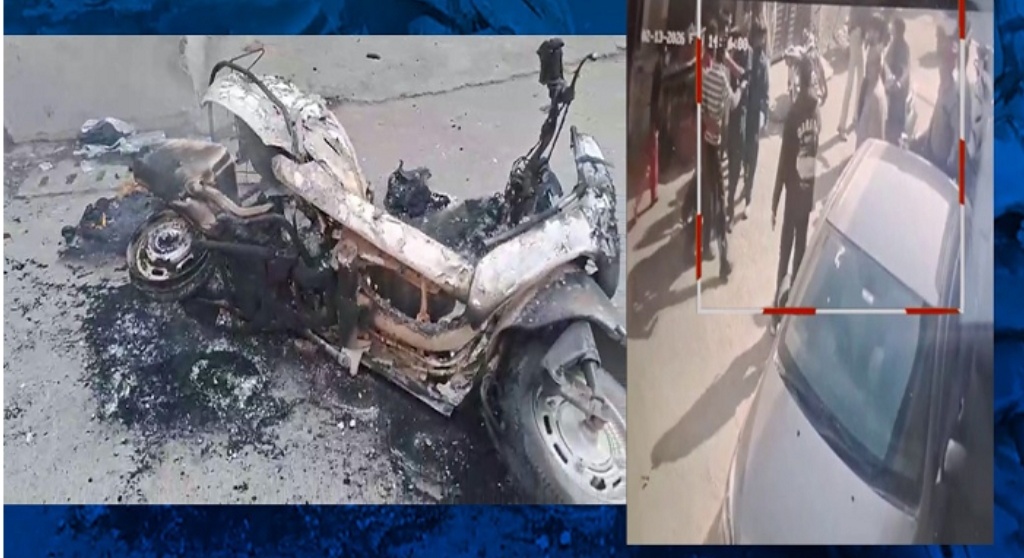 ਅਮ੍ਰਿਤਸਰ‘ਚ ਦੋ ਧਿਰਾਂ ਦੀ ਤਕਰਾਰ, ਐਕਟਿਵਾ ਨੂੰ ਅੱਗ; ਘਟਨਾ CCTV ‘ਚ ਕੈਦ