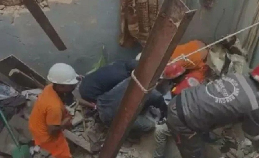 ਪਾਕਿਸਤਾਨ ਦੇ ਕਰਾਚੀ ‘ਚ ਭਿਆਨਕ ਧਮਾਕਾ, ਤਿੰਨ ਮੰਜ਼ਿਲਾ ਇਮਾਰਤ ਦਾ ਹਿੱਸਾ ਢਹਿਆ – 16 ਲੋਕਾਂ ਦੀ ਹੋਈ ਮੌਤ