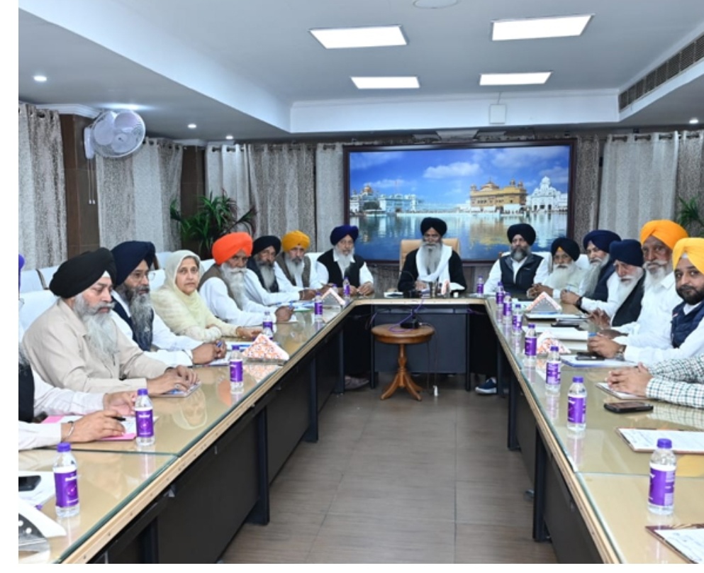 ਸ਼੍ਰੌਮਣੀ ਗੁਰਦੁਆਰਾ ਪ੍ਰਬੰਧਕ ਕਮੇਟੀ ਵੱਲੋਂ ਗਿਆਨੀ ਰਘਬੀਰ ਸਿੰਘ ਦੀਆਂ ਸੇਵਾਵਾਂ ਖਤਮ