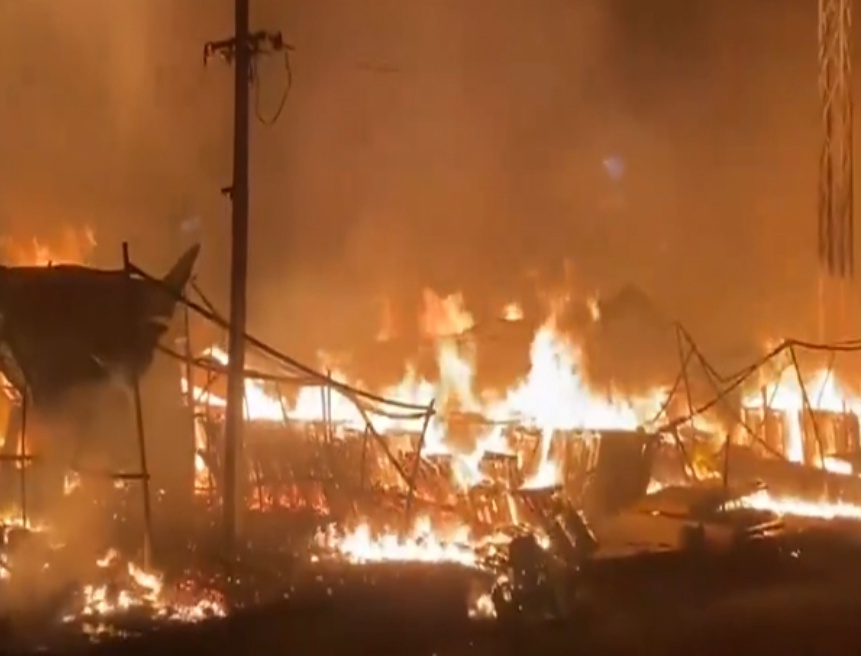 ਤੇਲੰਗਾਨਾ ਦੇ ਬਾਚੁਪੱਲੀ ਵਿੱਚ ਭਿਆਨਕ ਅੱਗ, 12 ਦੁਕਾਨਾਂ ਸੜ ਕੇ ਸੁਆਹ