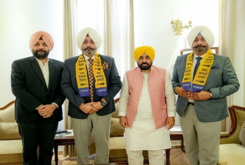 ਆਮ ਆਦਮੀ ਪਾਰਟੀ ਨੂੰ ਵੱਡੀ ਮਜ਼ਬੂਤੀ, ਘੁੰਮਣ ਬ੍ਰਦਰਜ਼ ਪਾਰਟੀ ਵਿੱਚ ਸ਼ਾਮਲ